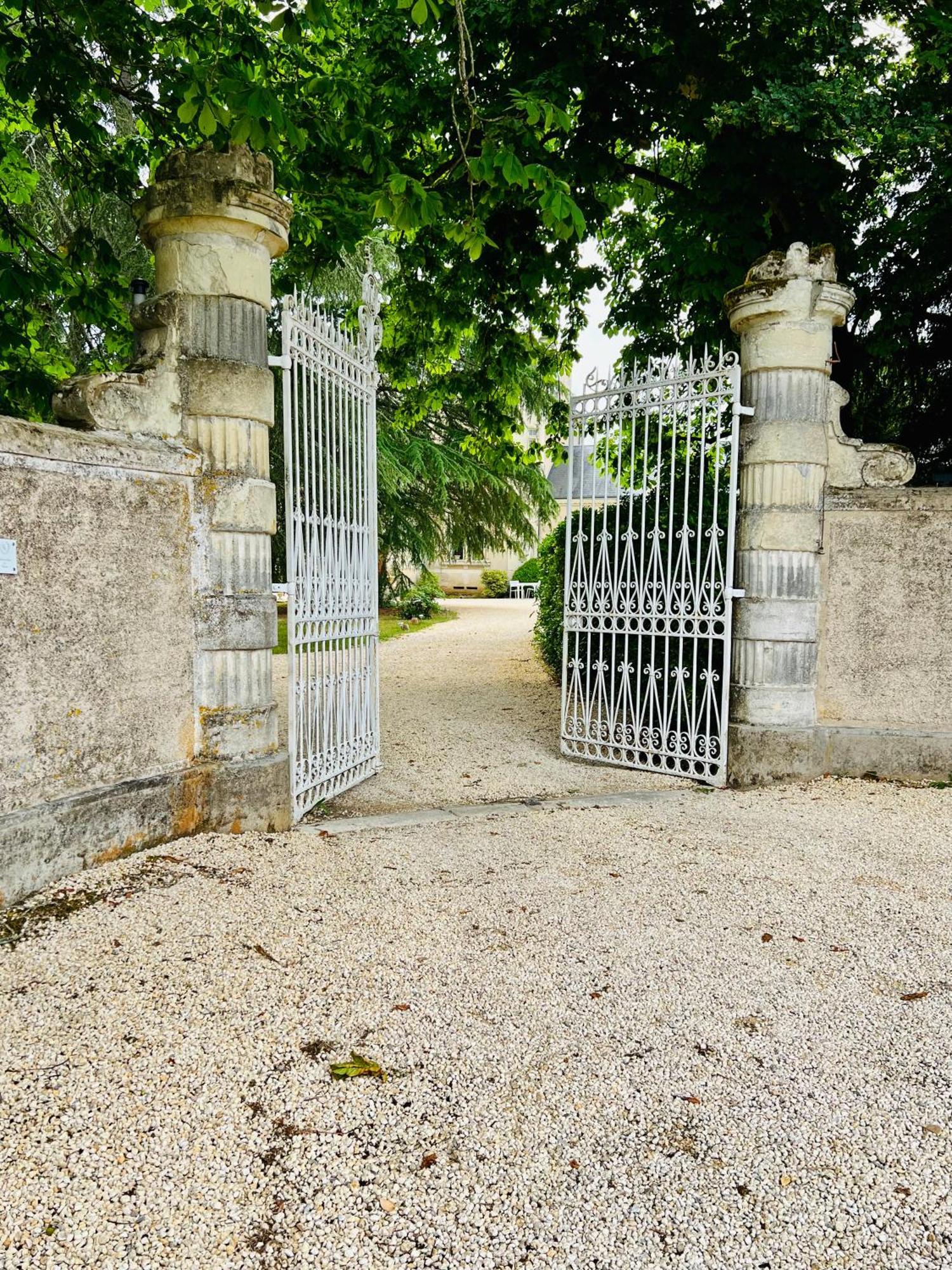 Le Chateau De Leugny Oiron Eksteriør bilde